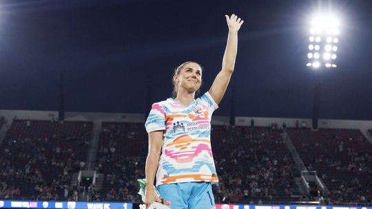 Alex Morgan emocionada no adeus aos relvados (vídeos)