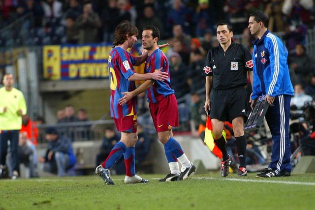 «Digo aos meus filhos que joguei com Messi e eles não acreditam»