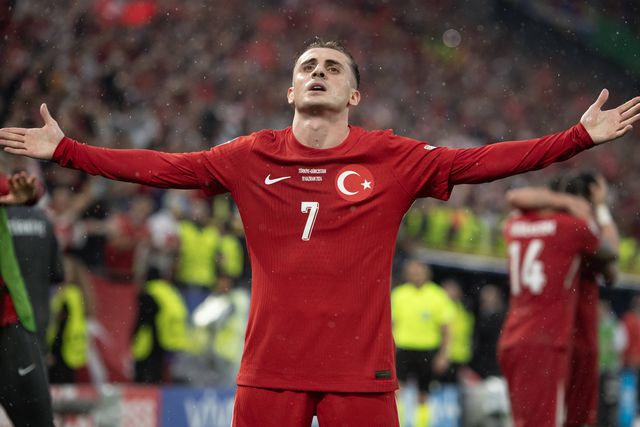 VÍDEO: para ver e rever! Akturkoglu 'bisa' com golaço