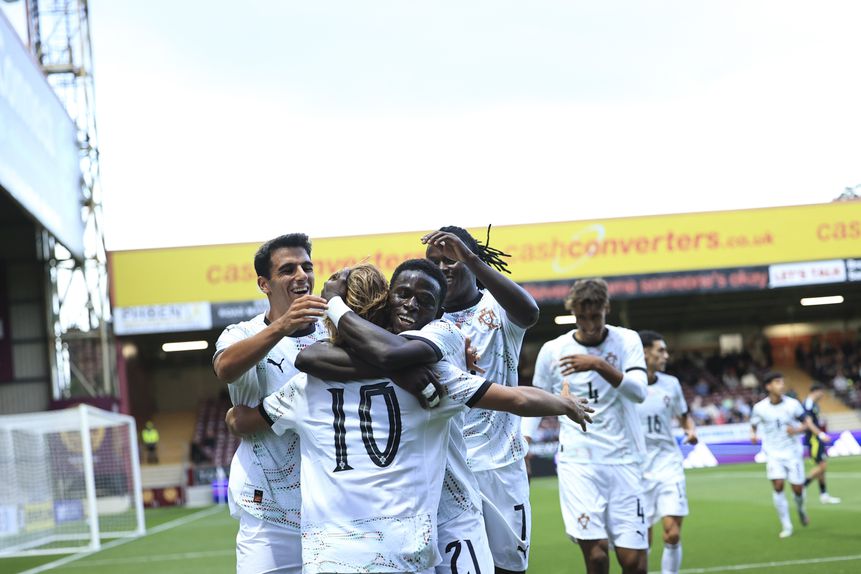 Jogadores da Seleção sub-21 celebram golo de Mora frente à Escócia