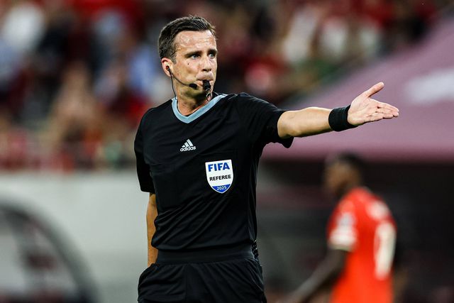 Erik Lambrechts dirigiu a partida em Budapeste