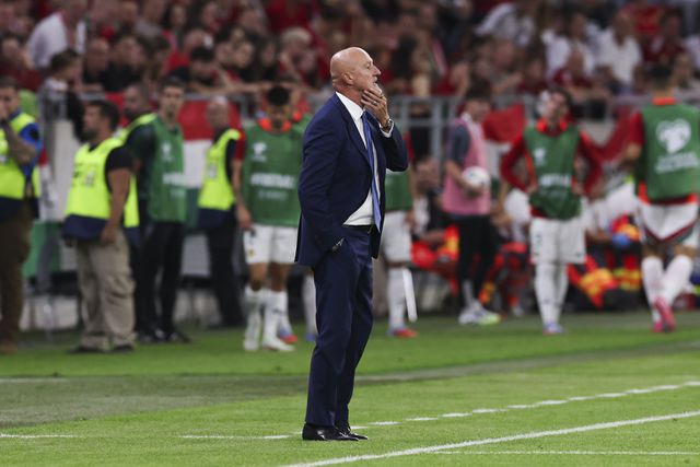 Treinador da Hungria conformado: «Não sou Jesus, ele é que fez milagres...»