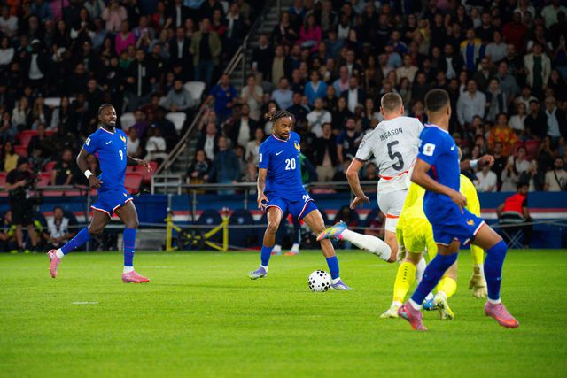Islândia ainda assustou, mas Mbappé guiou a França até à vitória