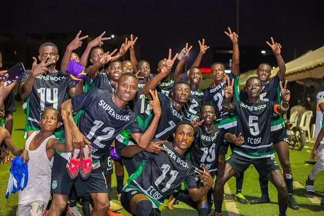 Sporting: Diomande deu equipamentos e recebeu troféu (fotogaleria)