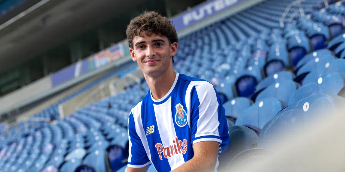 Sonho azul e branco! Rodrigo assina