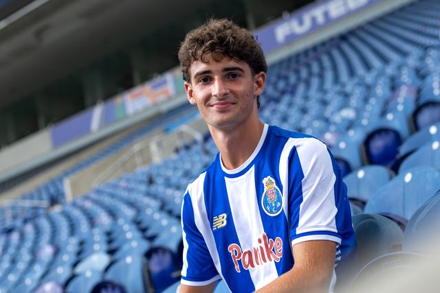 Assinou contrato profissional pelo FC Porto e já sonha com a Champions