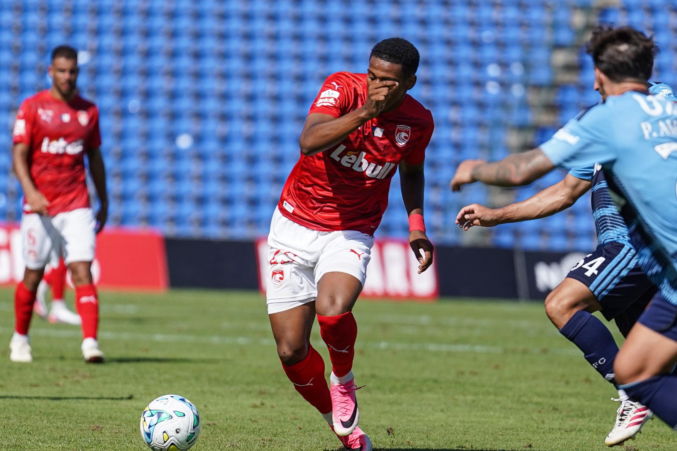 Fredy fez a estreia pelo Santa Clara no jogo com o Rio Ave. -Foto: D.R.