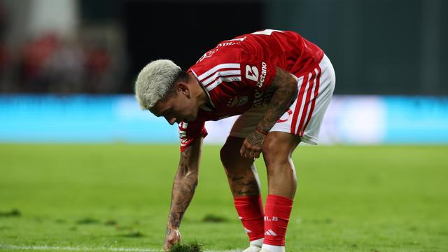 O mau estado do relvado ao intervalo do Moreirense-Benfica
