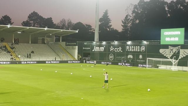 Moreirense-Benfica: guarda-redes já aquecem