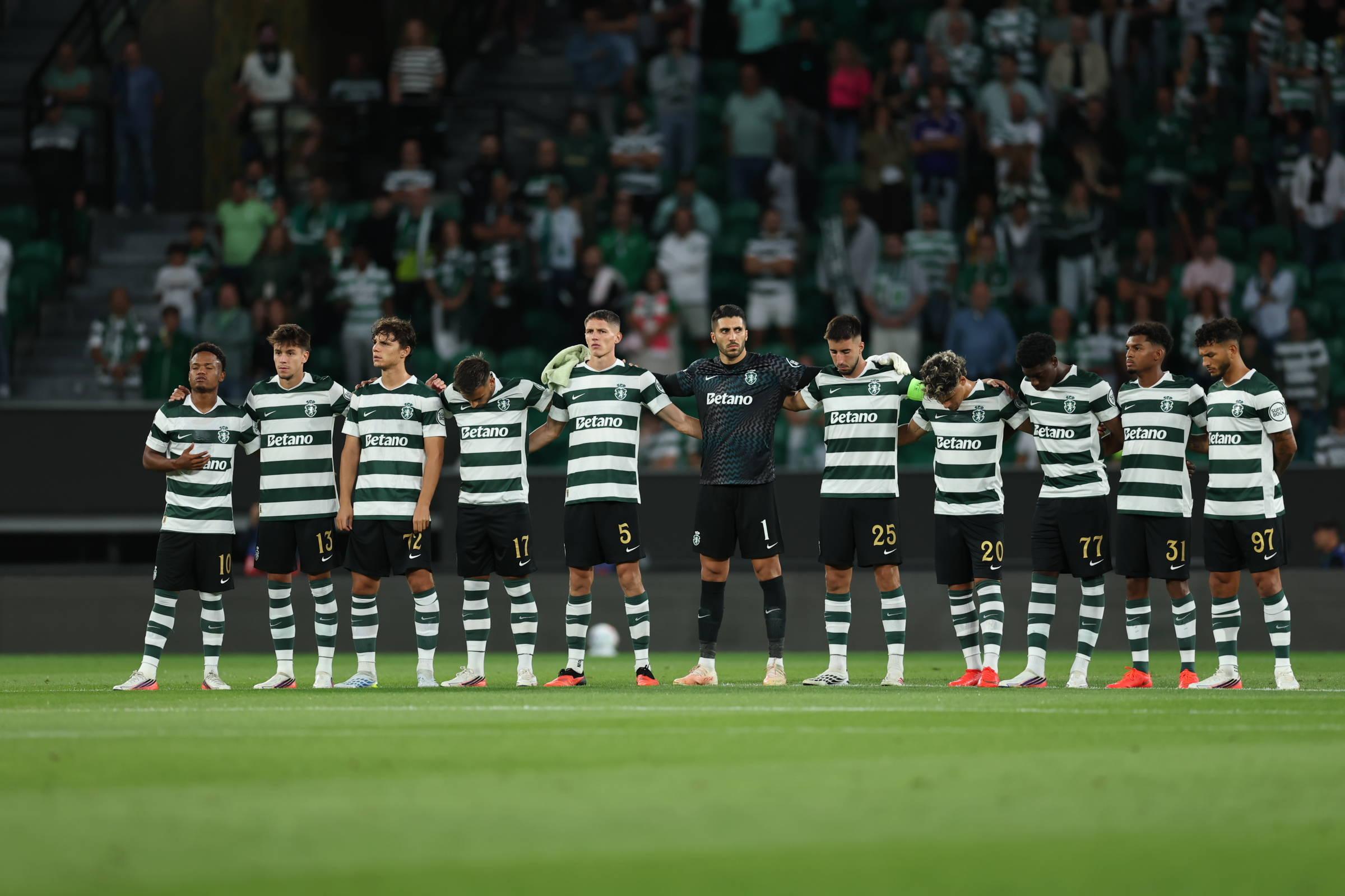 Minuto de silêncio às vítimas do Nepal no Sporting-Galatasaray - Foto: Imago