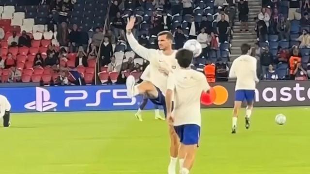 Vitinha e uma bola: aproveite, caro leitor