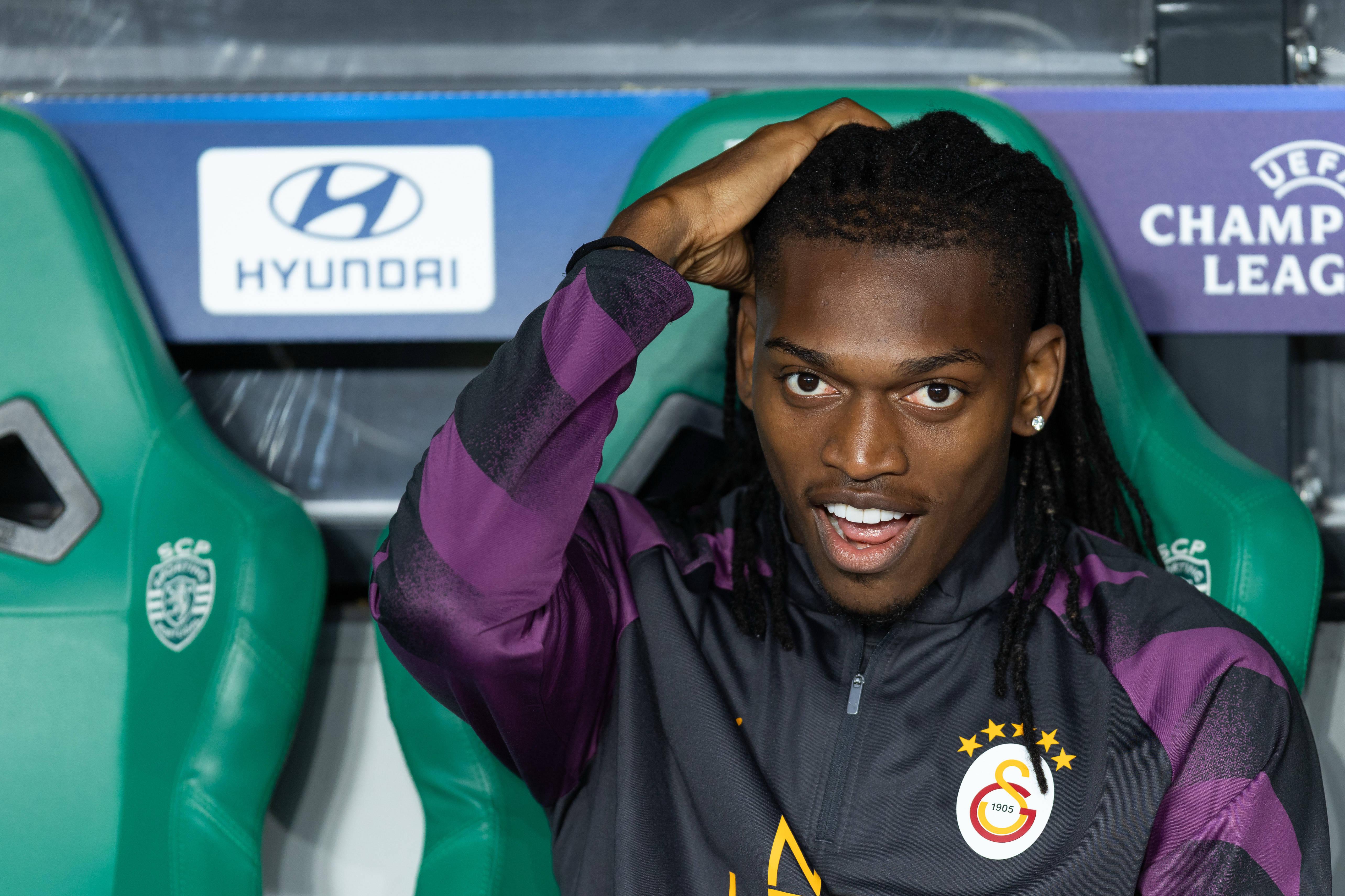 Rafael Leão no banco no Sporting-Galatasaray - Foto: Imago