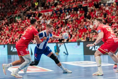 FC Porto fechou a primeira jornada da Champions com uma derrota por 36-28 na Hungria. Foto  © One Veszprém HC