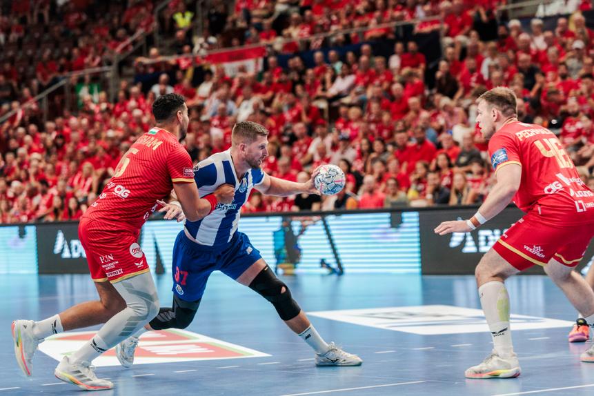 FC Porto fechou a primeira jornada da Champions com uma derrota por 36-28 na Hungria. Foto  © One Veszprém HC