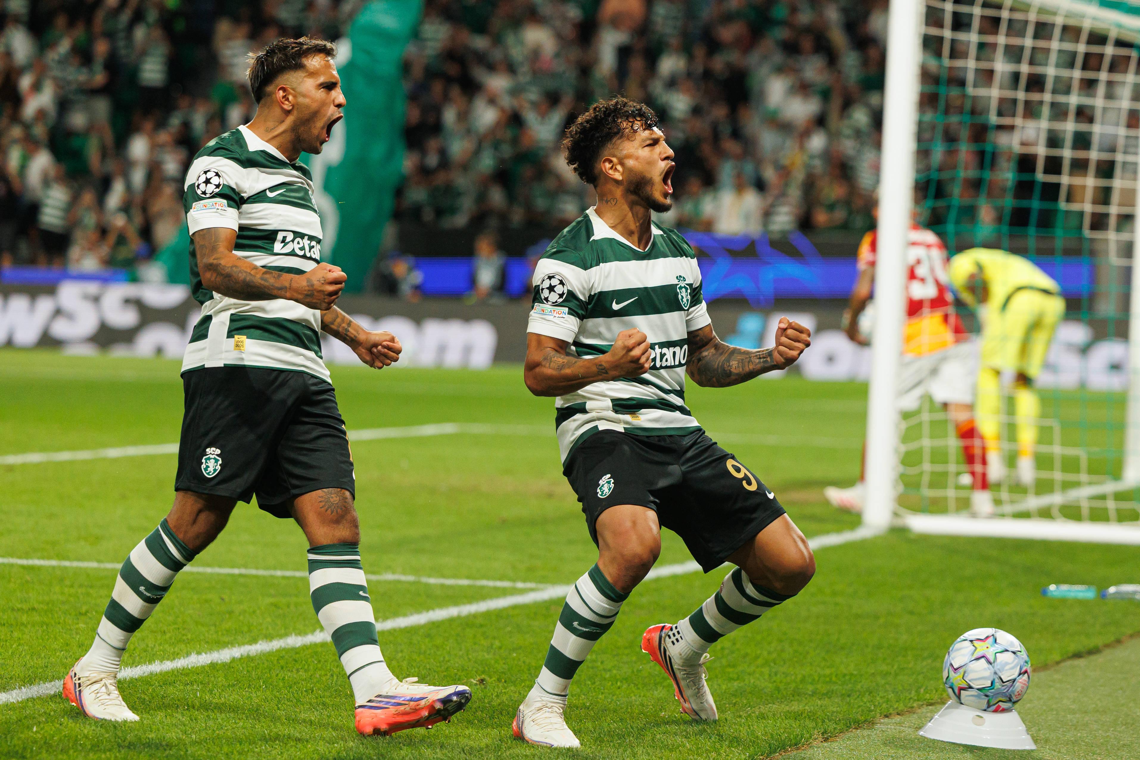Luis Suárez marca de penálti no Sporting-Galatasaray - Foto: Imago