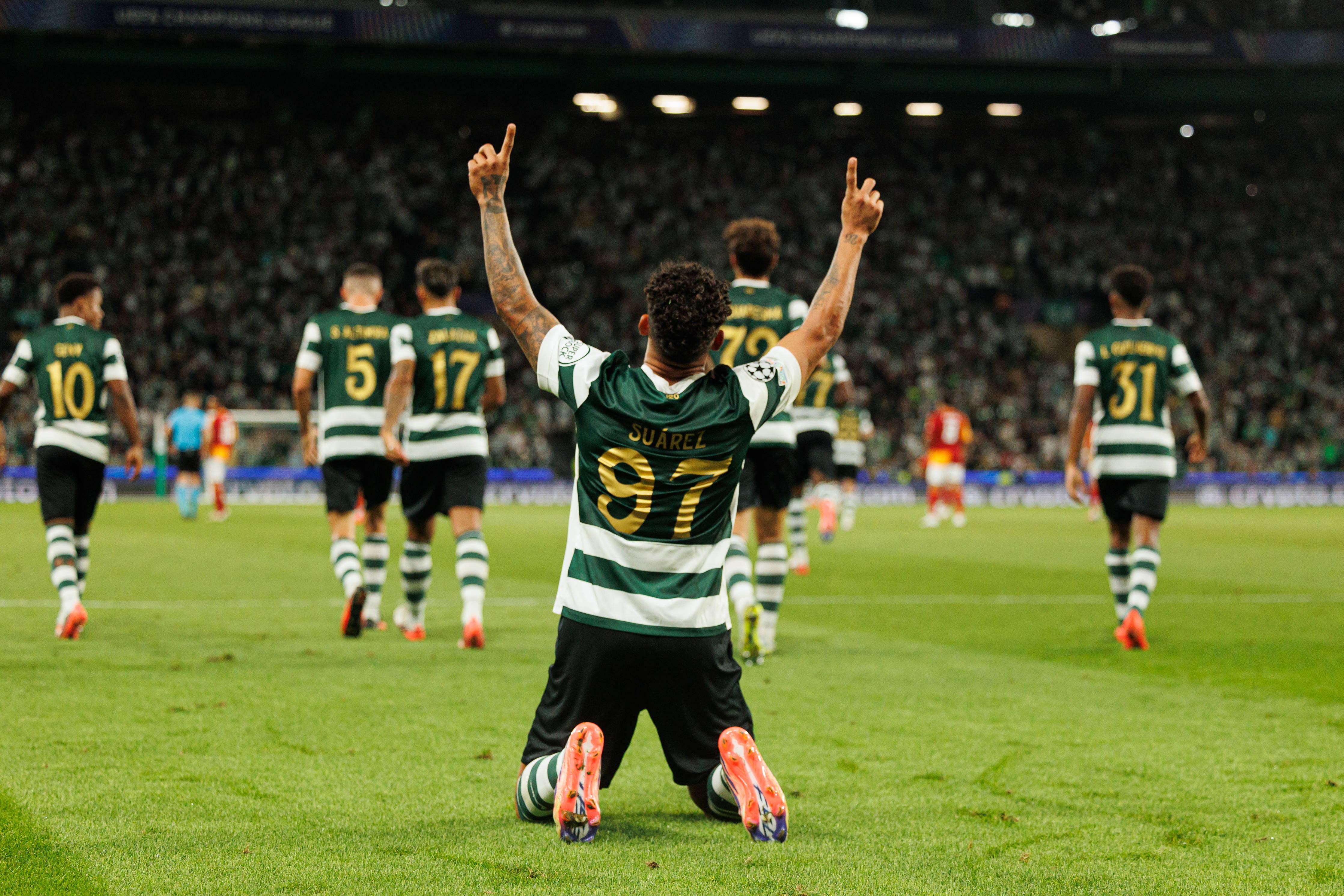 Dedicatória de Luis Suárez no Sporting-Galatasaray - Foto: Imago