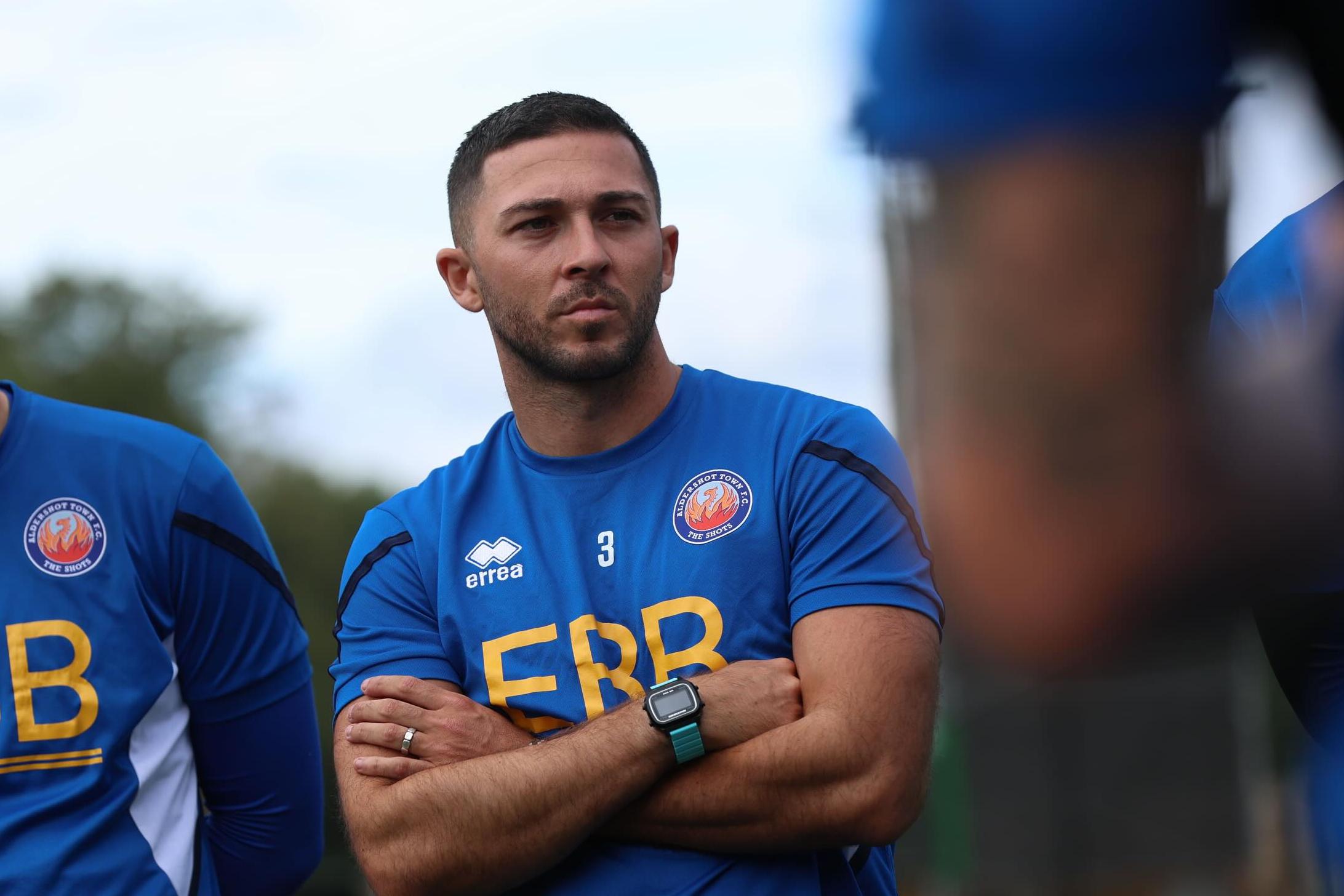Ollie Harfield, defesa do Aldershot Town - Foto: @ollie_harfield