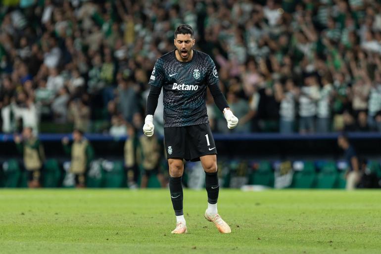 Rui Silva a festejar o golo de Zalazar no Sporting-Galatasaray - Foto: Imago