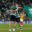 Sergi Altimira a festejar a vitória do Sporting ao Galatasaray na Champions com Silas Andersen