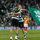 Sergi Altimira a festejar a vitória do Sporting ao Galatasaray na Champions com Silas Andersen