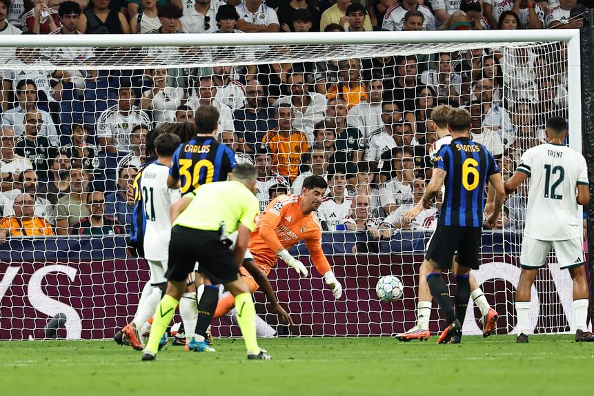 Courtois em ação na baliza do Rel Madrid