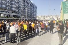 Adeptos do Galataray a chegar ao estádio