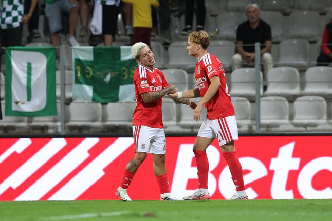 Prestianni e Schjelderup (Foto: Catarina Morais/Kapta+)