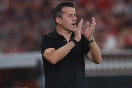 Marco Silva colocou o Benfica a jogar o dobro e quase sem reforços — Foto: MIGUEL NUNES