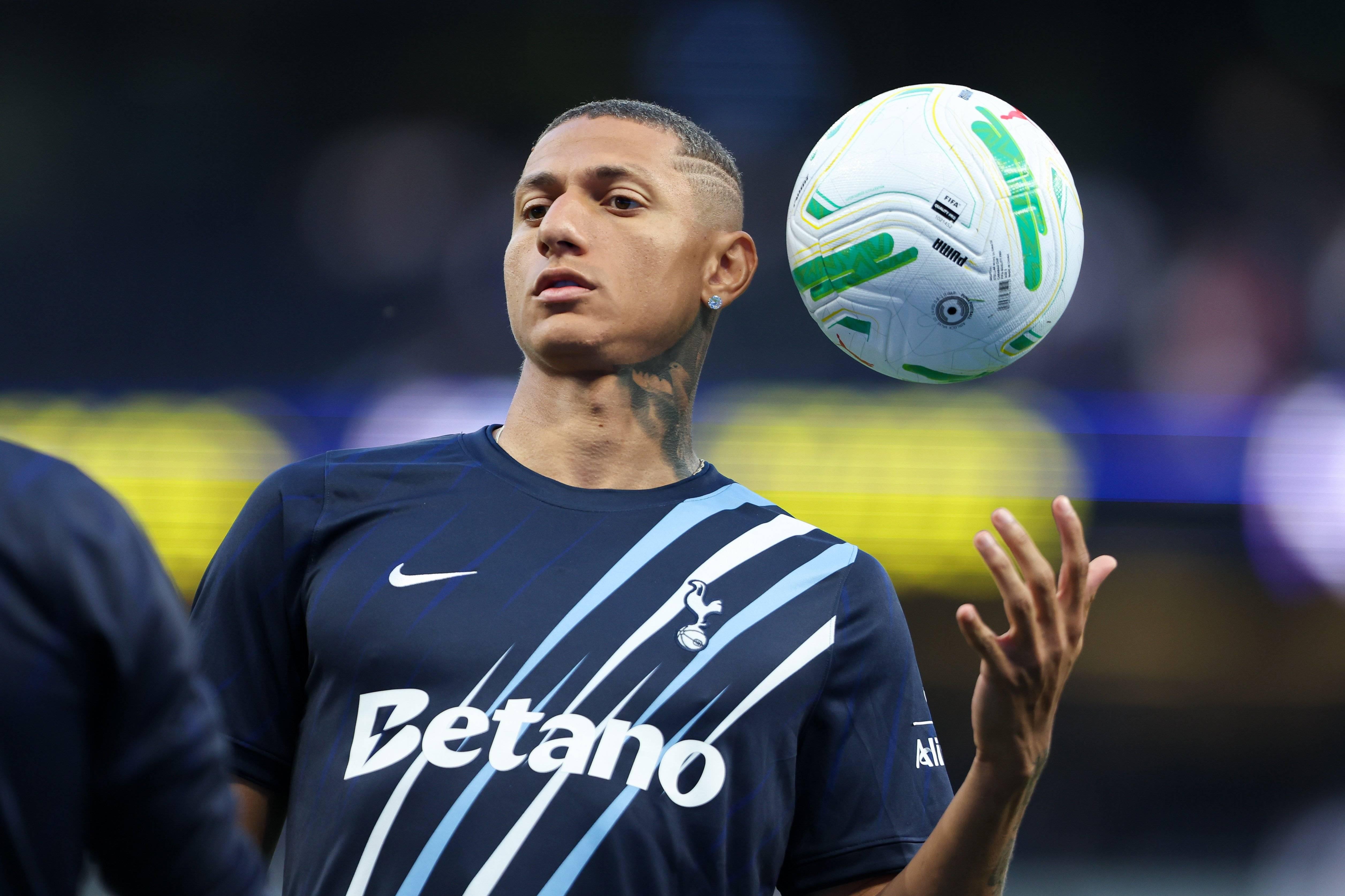 Richarlison ficou de fora dos inscritos do Tottenham na Premier League