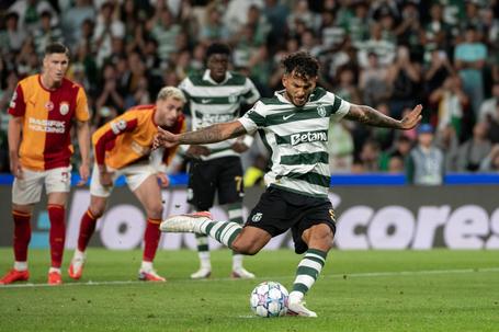 Luis Suárez sofreu e converteu penálti - Foto: IMAGO