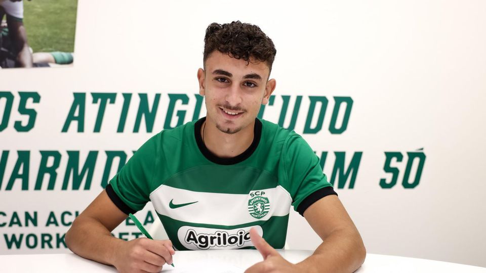 Sporting contrata jovem médio cipriota