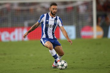 FC Porto assinala despedida de Layún: «Parabéns pela bonita carreira»