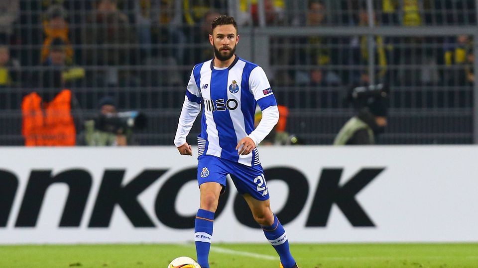 Aos 35 anos, Miguel Layún anuncia o fim da carreira