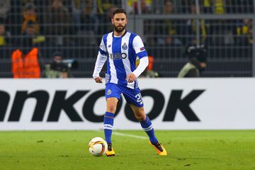 Aos 35 anos, Miguel Layún anuncia o fim da carreira