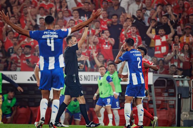 Dragão 'avermelhado' como nunca: saiba porquê