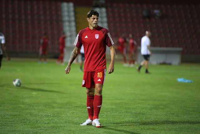 Avançado de 40 anos dá vitória ao líder AVS sobre o Penafiel