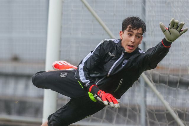 V. Guimarães: guarda-redes de 14 anos chamado por Rui Borges