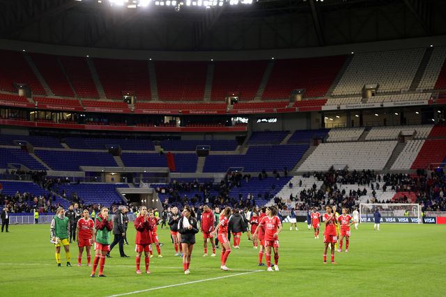 Futebol feminino: Pés de barro