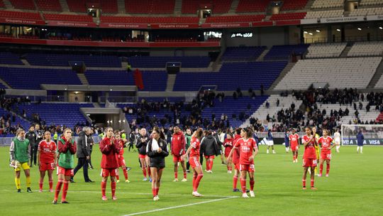 Futebol feminino: Pés de barro