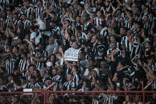 Botafogo, de Artur Jorge, multado por gesto racista de adepto