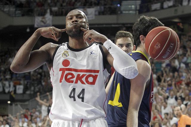 Mandado de prisão para ex-Real Madrid, que se arrisca a perder dois títulos