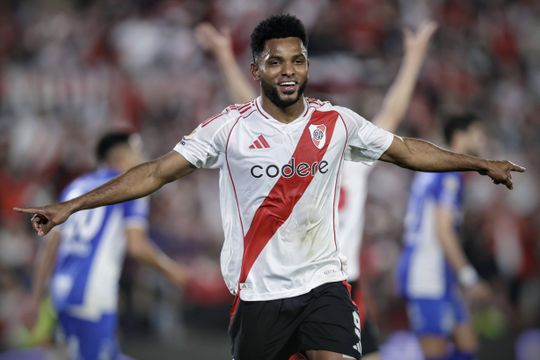 Goleador do River Plate acusado de maus-tratos aos filhos de 7 e 10 anos