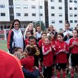 Equipa feminina do Benfica visita jogadoras das camadas jovens