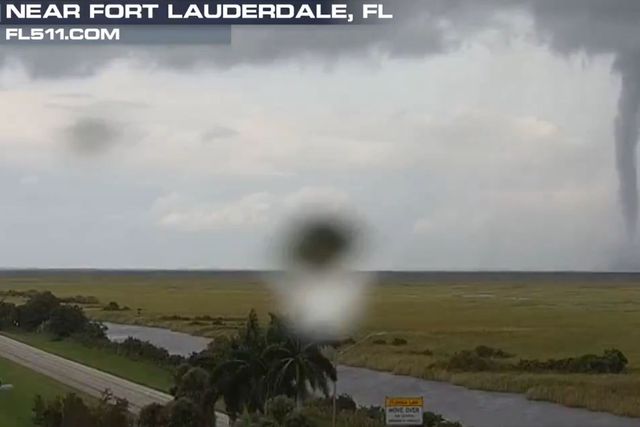 Vídeo: Furacão Milton gera tornado a norte de Miami, Argentina em alerta