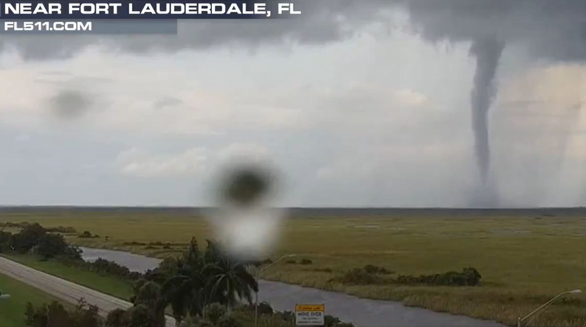 Video: Hurrikan Milton erzeugt Tornado nördlich von Miami, Argentinien, in Alarmbereitschaft