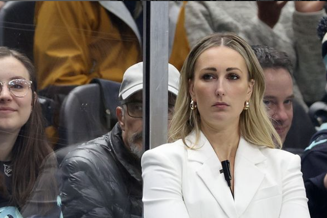 Hóquei no Gelo: Jessica Campbell torna-se na primeira treinadora-adjunta