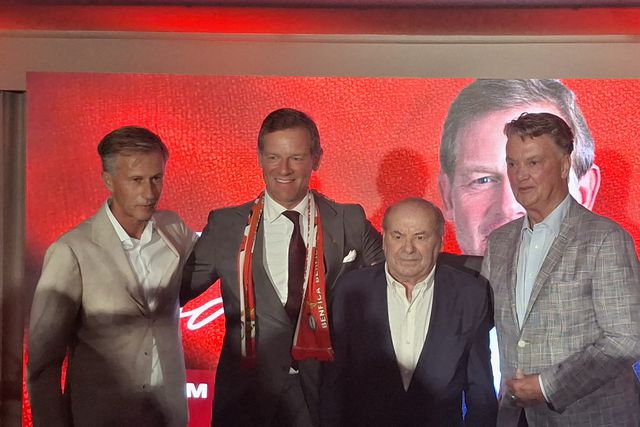 Andries Jonker, Martim Mayer, António Simões e Van Gaal – A BOLA