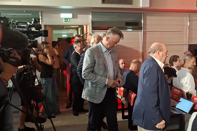 Van Gaal na apresentação de Andries Jonker como diretor geral da candidatura de Martim Mayer à presidência do Benfica (DR)