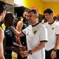 Sérgio Conceição cumprimenta Kanté num ambiente de boa disposição - Foto: Al Ittihad/X