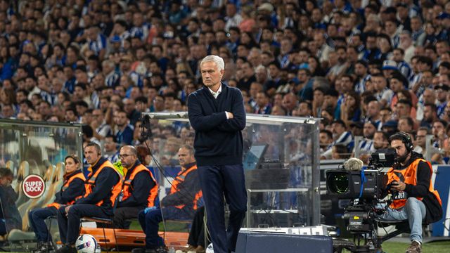 José Mourinho, treinador do Benfica, na partida frente ao FC Porto, no Dragão, que terminou empatada a zero - Foto: Imago